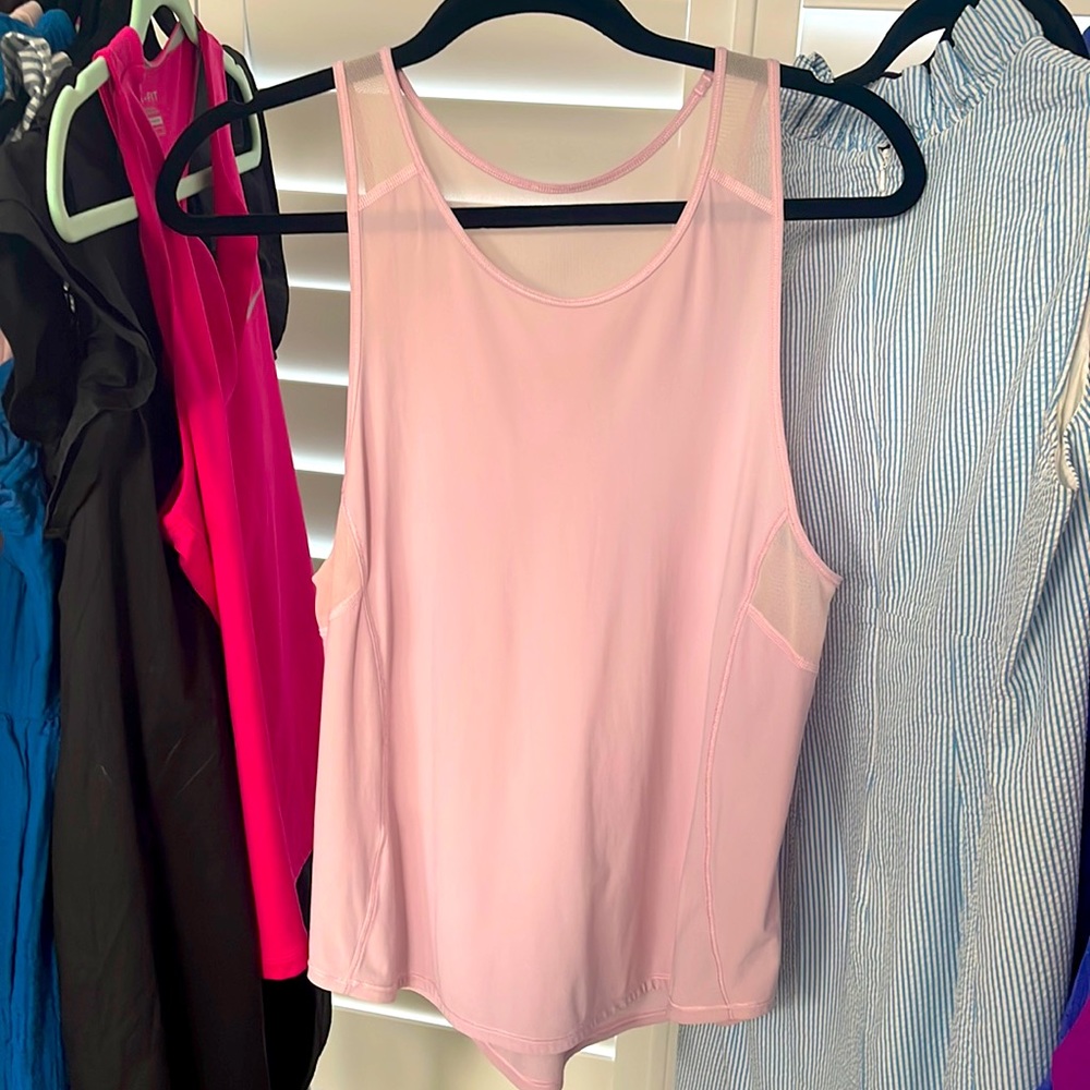 Lululemon size 6 pink top